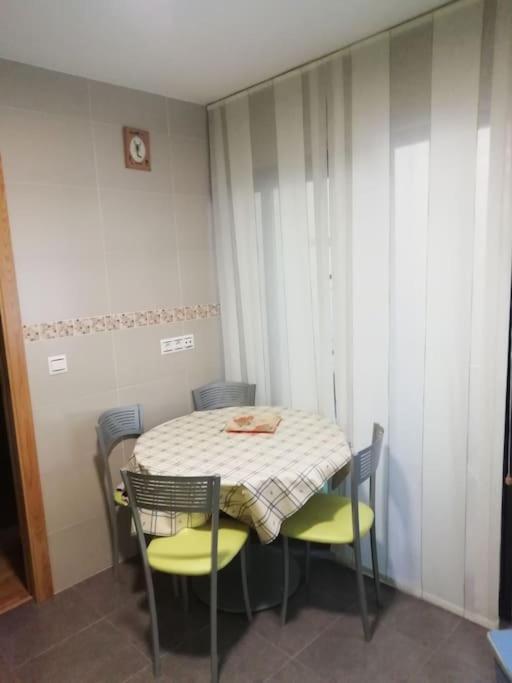 Habitacion En Piso Compartido Cerca De Playa De Samil วิโก ภายนอก รูปภาพ